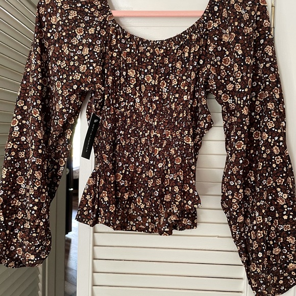 new blouse with an elastic band. - Picture 3 of 4